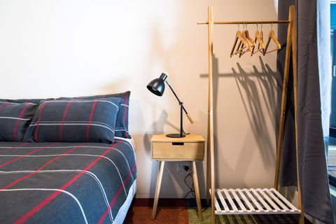 Jump Inn Alice Budget Accommodation - Holiday Byron Bay 2