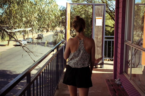 Jump Inn Alice Budget Accommodation - Holiday Byron Bay 24