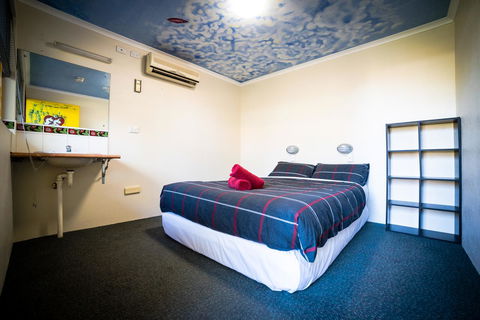 Jump Inn Alice Budget Accommodation - Holiday Byron Bay 9