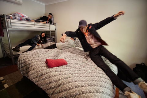 Jump Inn Alice Budget Accommodation - Holiday Byron Bay 14