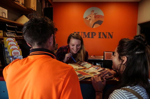 Jump Inn Alice Budget Accommodation - Holiday Byron Bay 35