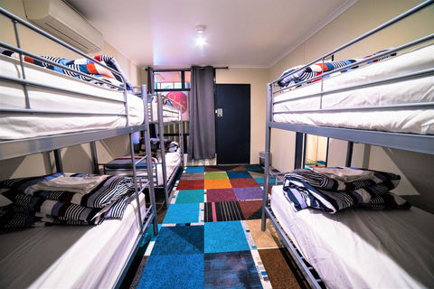 Jump Inn Alice Budget Accommodation - Holiday Byron Bay 42
