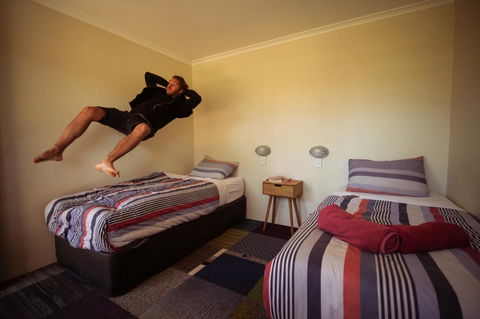 Jump Inn Alice Budget Accommodation - Holiday Byron Bay 37