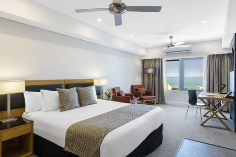 Oaks Darwin Elan Hotel - Holiday Byron Bay 1