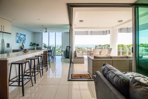 ZEN BY THE WATER - Esplanade Darwin Retreat - Holiday Byron Bay 1
