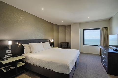 Hilton Darwin - Holiday Byron Bay 13