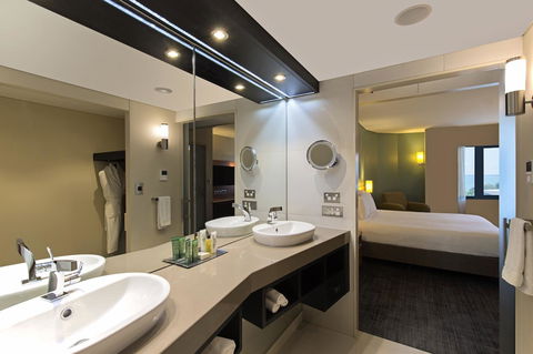 Hilton Darwin - Holiday Byron Bay 15