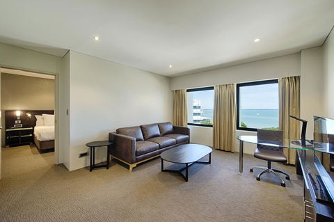 Hilton Darwin - Holiday Byron Bay 12