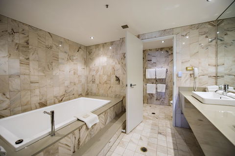 Hilton Darwin - Holiday Byron Bay 35