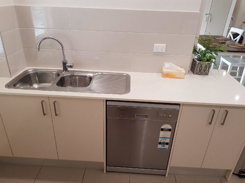 Darwin-Ocean Views, Tropical Getaway, Pool & Aircon - Holiday Byron Bay 12