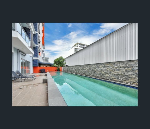 Darwin-Ocean Views, Tropical Getaway, Pool & Aircon - Holiday Byron Bay 18