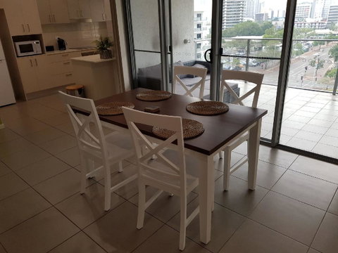 Darwin-Ocean Views, Tropical Getaway, Pool & Aircon - Holiday Byron Bay 7