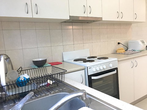 Cozy Room For A Great Stay In Darwin - Excellent Location - Holiday Byron Bay 1