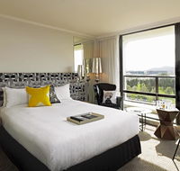 QT Canberra - Holiday Byron Bay