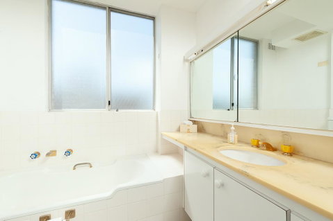 Bondi Apt. For 4 With Panoramic Ocean And Park Views - Holiday Byron Bay 3