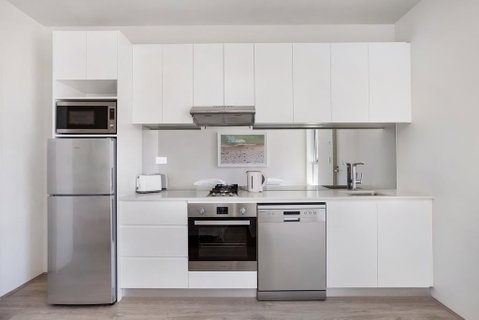Bondi Beach Studio Penthouse Suite + Balcony - Holiday Byron Bay 3