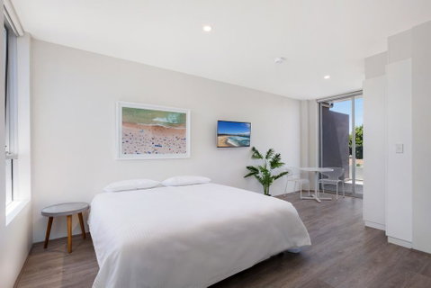 Bondi Beach Studio Penthouse Suite + Balcony - Holiday Byron Bay 0