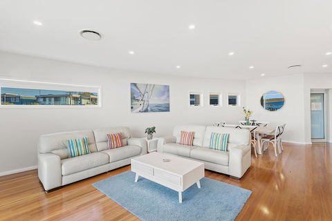 Boulder Bay Rd 2/2 - Fingal Bay - Holiday Byron Bay 2