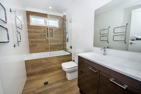Boulder Bay Rd, Unit 1/19 - Holiday Byron Bay 0