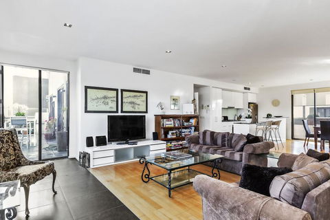 BOUTIQUE STAYS - Catani Gardens - Holiday Byron Bay 1