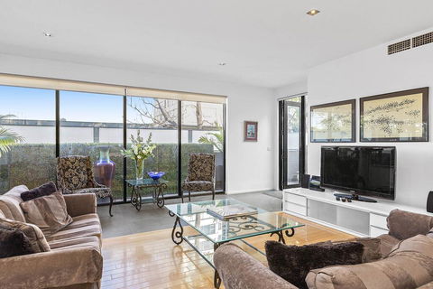 BOUTIQUE STAYS - Catani Gardens - Holiday Byron Bay 2