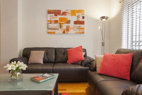 Boutique Stays - Melrose Terrace, Townhouse In North Melbourne - Holiday Byron Bay 2