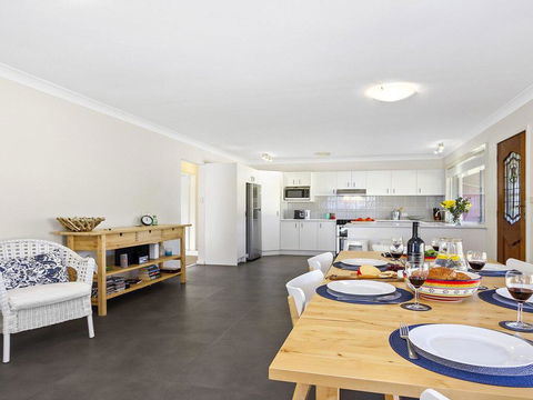 Braeside - Waterfront, Fireplace - Holiday Byron Bay 3