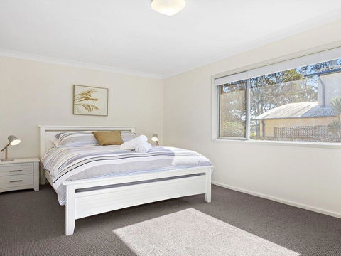 Braeside - Waterfront, Fireplace - Holiday Byron Bay 1