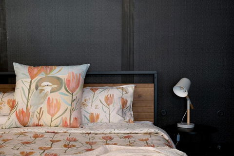 BRAND NEW BOUTIQUE WAREHOUSE 2BR APT KING BEDS KINGSTON In CANBERRA - Holiday Byron Bay 1