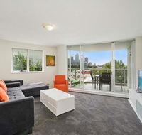 Bridge and Sails - Views of the Bridge and Opera House from this Executive 2BR Apartment in Darlinghurst - Holiday Byron Bay
