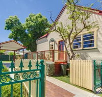 Bright 3-bedroom apartment - Central Armidale