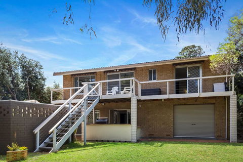 Broadbeach Retreat - 32 Broadbeach Drive - Holiday Byron Bay 2