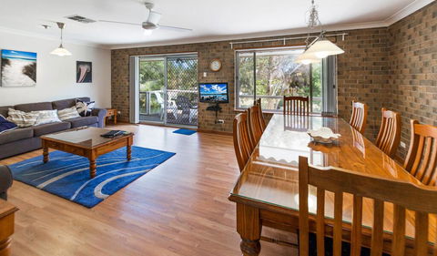 Broadbeach Retreat - 32 Broadbeach Drive - Holiday Byron Bay 3