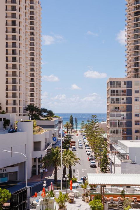 Bunk Surfers Paradise - Holiday Byron Bay 3