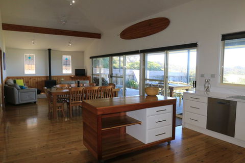 Bunkys By The Sea Holiday House - Holiday Byron Bay 1