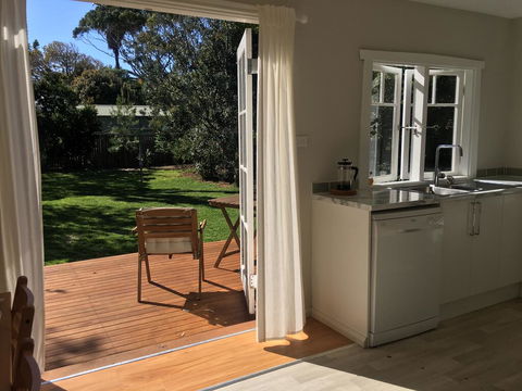 Burrill Lakeview Cottage - Holiday Byron Bay 3