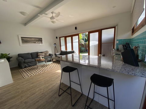 Byron Moon Large House & Half Moon Cottage - Holiday Byron Bay 3