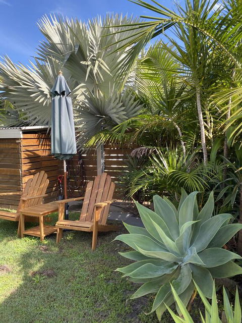 Byron Moon Large House & Half Moon Cottage - Holiday Byron Bay 0