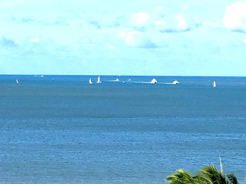 Cairns Apartment Esplanade Ocean Views - Holiday Byron Bay 2