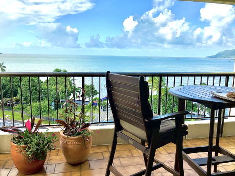 Cairns Apartment Esplanade Ocean Views - Holiday Byron Bay 1