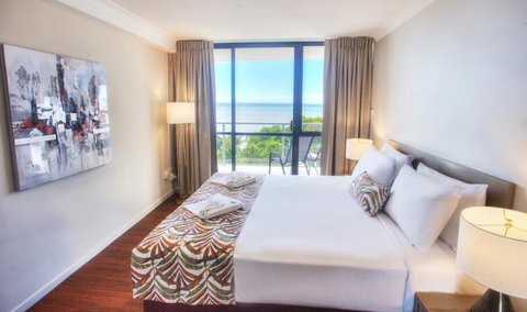 Cairns Plaza Hotel - Holiday Byron Bay 3