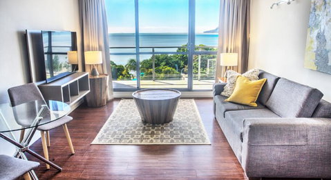 Cairns Plaza Hotel - Holiday Byron Bay 2