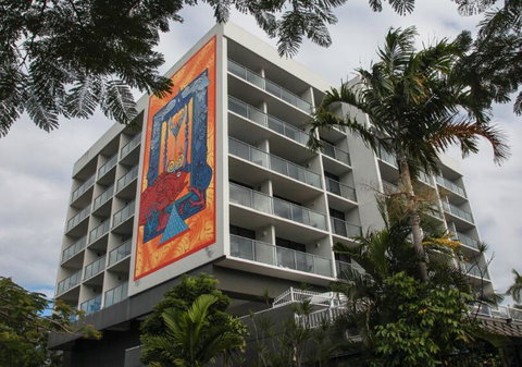 Cairns Plaza Hotel - Holiday Byron Bay 1