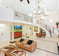 Cairns Queens Court - Holiday Byron Bay