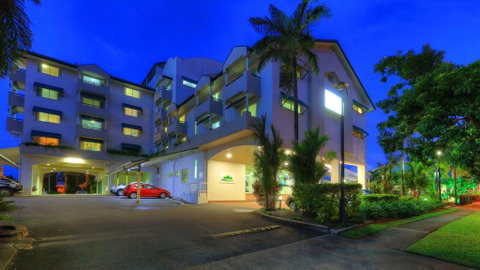 Cairns Sheridan Hotel - Holiday Byron Bay 1
