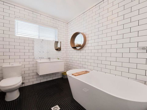 Callala Dreaming - Mid Century Beach House - Holiday Byron Bay 1