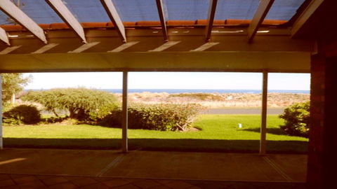 Calm Seas - 70 Gold Coast Drive - Holiday Byron Bay 2