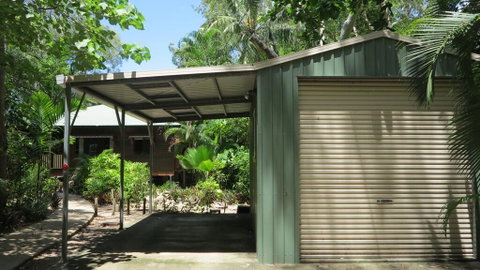 Calypso House 8 Appian Way - Holiday Byron Bay 1
