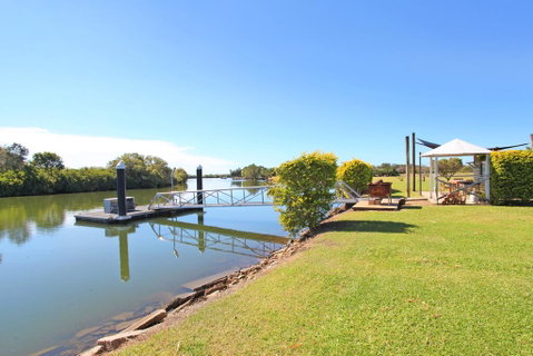 Campbell 7 - Large Queenslander On Maroochy River - Holiday Byron Bay 2