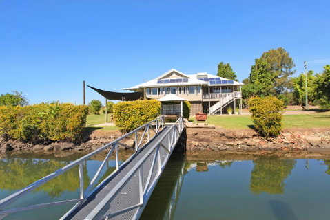 Campbell 7 - Large Queenslander On Maroochy River - Holiday Byron Bay 0